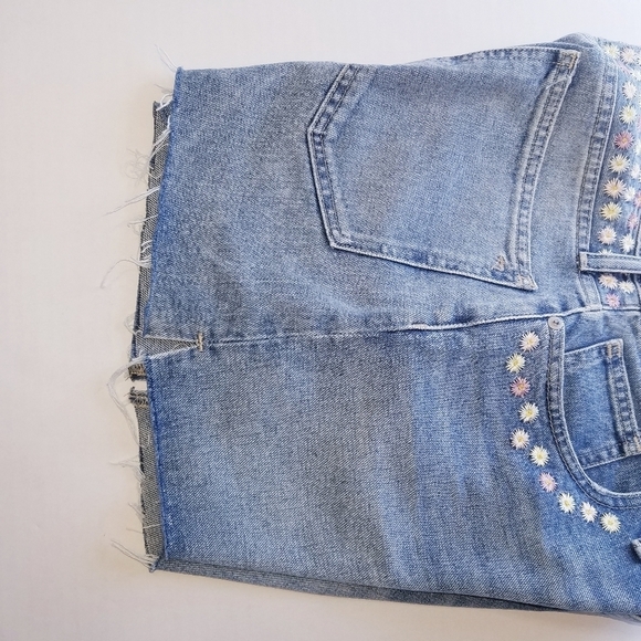Madewell |‎ Embroidery Summer shorts, size 28 - Picture 12 of 16